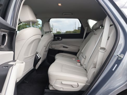 Used 2025 Kia Sorento S FWD image 14