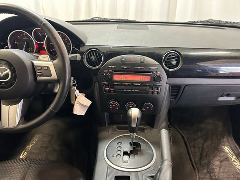 Used 2008 MAZDA MX-5 Miata Touring w/ Appearance Pkg RWD image 11