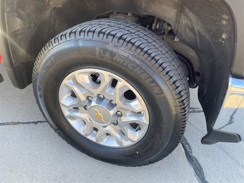 Used 2024 Chevrolet Silverado 2500 LTZ w/ LTZ Premium Package image 4