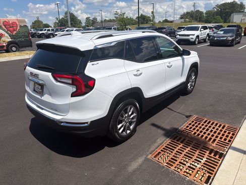 Used 2024 GMC Terrain SLT AWD/4WD image 11