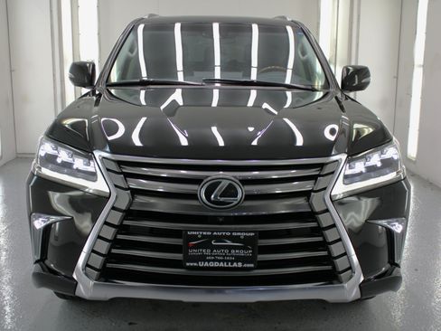 Used 2017 Lexus LX 570 4WD w/ Luxury Package image 3