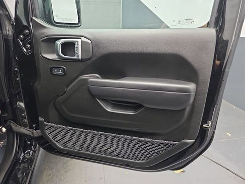 Used 2025 Jeep Wrangler Willys image 47