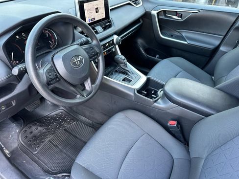 Used 2025 Toyota RAV4 XLE AWD/4WD image 9