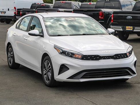 Used 2024 Kia Forte LXS w/ LXS Technology Package image 5