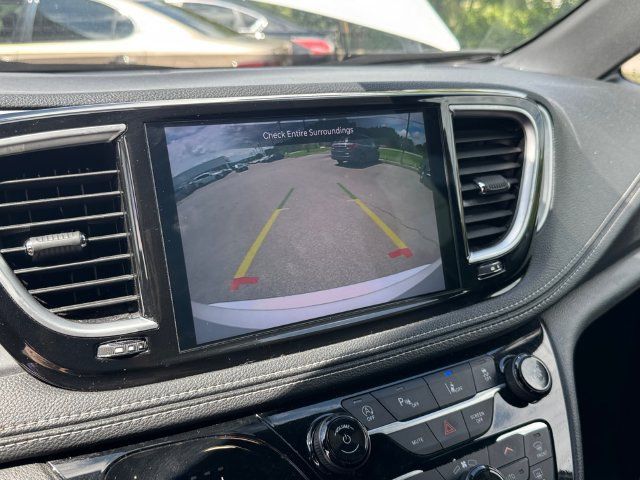 Used 2025 Chrysler Pacifica Limited FWD image 21