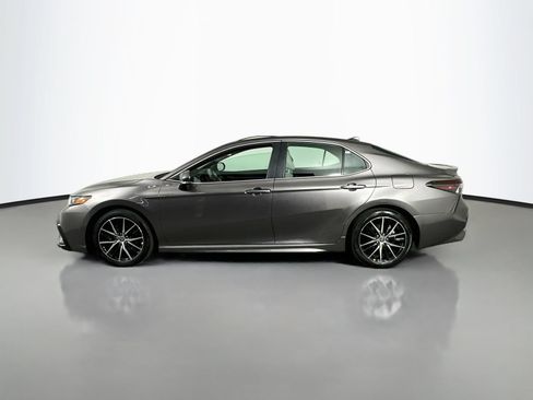 Used 2024 Toyota Camry SE FWD image 4