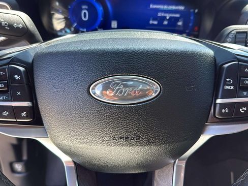 Used 2023 Ford Explorer Platinum w/ Technology Package AWD/4WD image 18