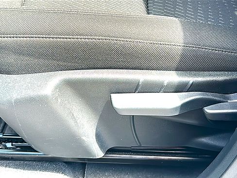 Used 2026 Chevrolet Equinox LT FWD image 8