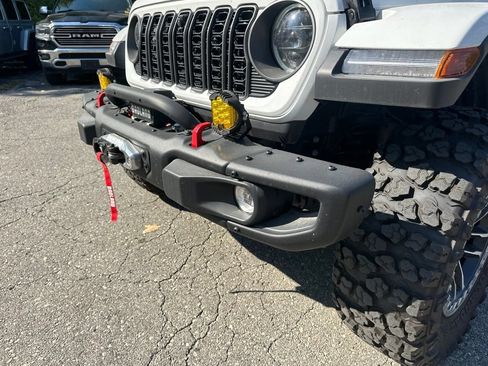 Used 2026 Jeep Wrangler Unlimited Rubicon AWD/4WD image 16
