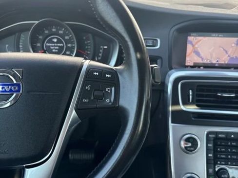 Used 2018 Volvo S60 T5 Dynamic image 29