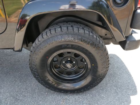 Used 2004 Jeep Wrangler Sahara AWD/4WD image 28