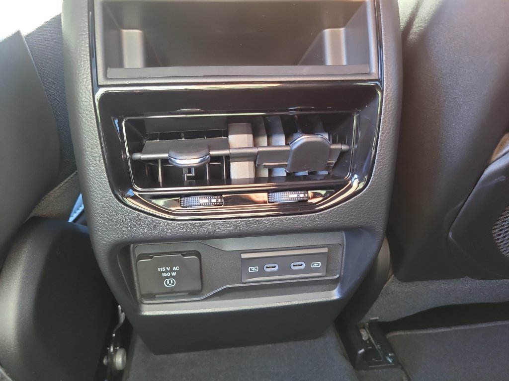 New 2027 Jeep Grand Cherokee Limited RWD image 16