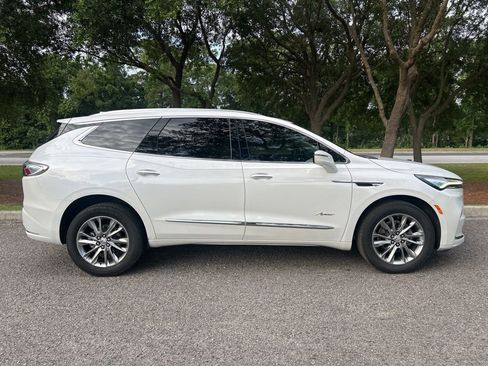 Used 2023 Buick Enclave Avenir w/ Avenir Technology Package FWD image 5