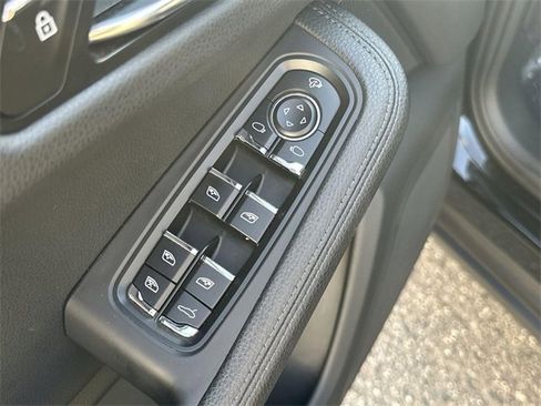 Used 2024 Porsche Macan image 23