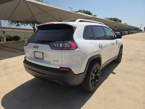 Used 2020 Jeep Cherokee Latitude FWD image 3