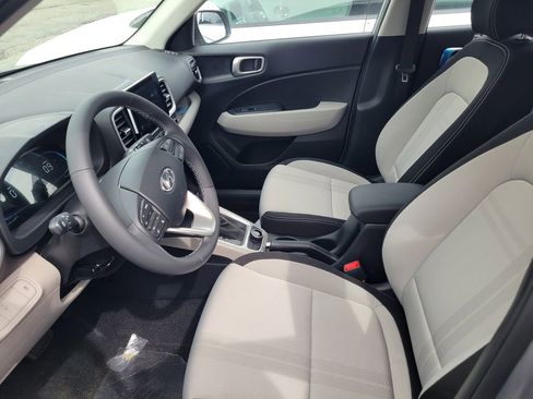 New 2025 Hyundai Venue SEL image 14