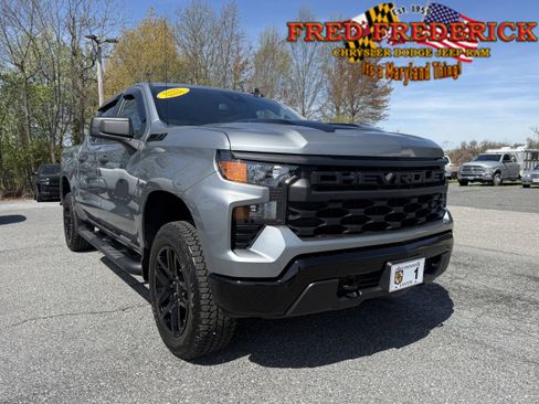 Used 2024 Chevrolet Silverado 1500 Custom Trail Boss w/ Turbomax Blackout Package AWD/4WD image 1