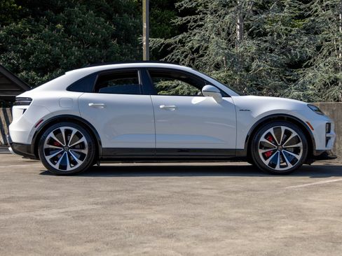 New 2025 Porsche Macan Turbo Electric AWD/4WD image 12