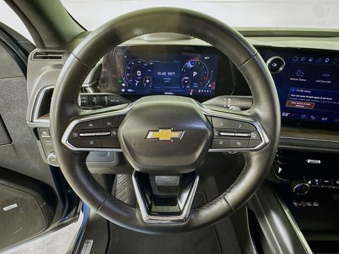 Certified 2025 Chevrolet Suburban Premier RWD image 9