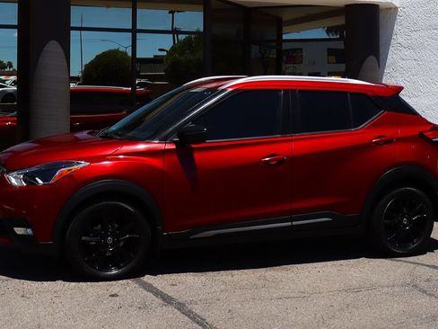 Used 2020 Nissan Kicks SR w/ SR Premium Package FWD image 7