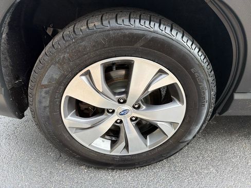 Used 2022 Subaru Ascent Premium w/ Convenience Package AWD/4WD image 39