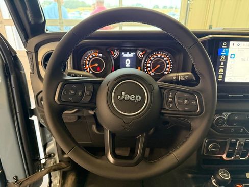 New 2025 Jeep Gladiator Sport image 15