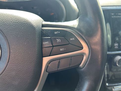 Used 2020 Jeep Grand Cherokee Laredo w/ Quick Order Package 2BN North image 28