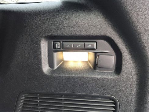 Used 2023 Ford Explorer Platinum image 39