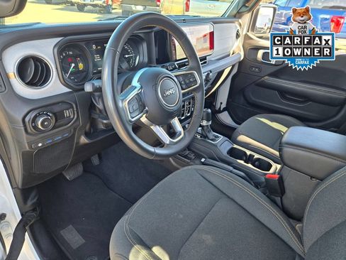 Used 2024 Jeep Wrangler Unlimited Sahara AWD/4WD image 10