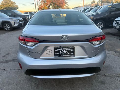 Used 2022 Toyota Corolla LE image 6