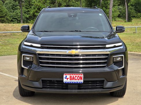 Used 2025 Chevrolet Traverse LT FWD image 2