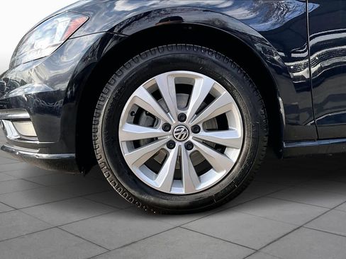 Used 2019 Volkswagen Golf SE image 11