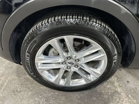 Used 2017 Ford Explorer XLT w/ Equipment Group 202A FWD image 23