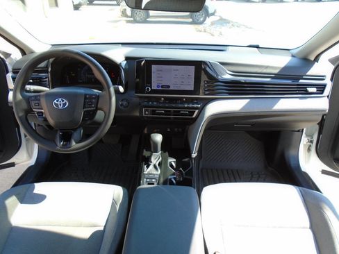 Used 2025 Toyota Camry LE image 13