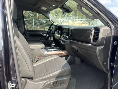 Used 2026 GMC Sierra 1500 SLT image 13