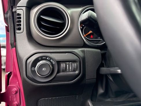 Used 2022 Jeep Wrangler Sport AWD/4WD image 22