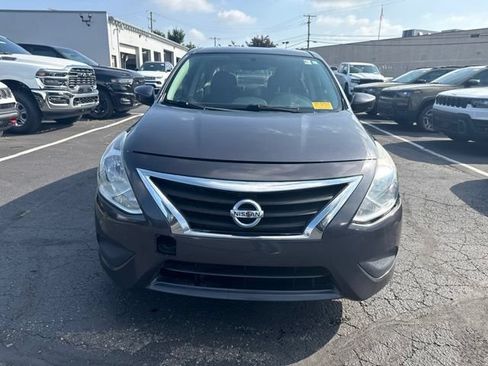 Used 2015 Nissan Versa SV FWD image 2