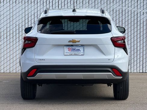 New 2026 Chevrolet Trax LT w/ LT Convenience Package FWD image 5
