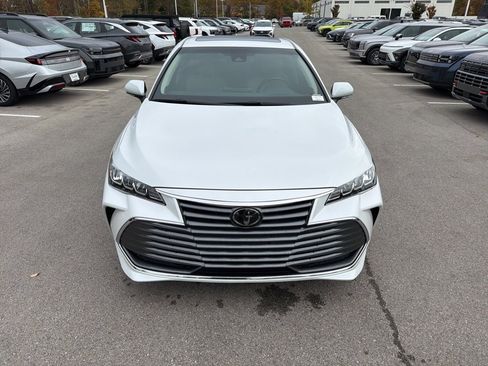 Used 2019 Toyota Avalon XLE image 3