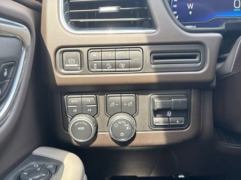 Certified 2022 Chevrolet Tahoe Z71 w/ Luxury Package AWD/4WD image 17