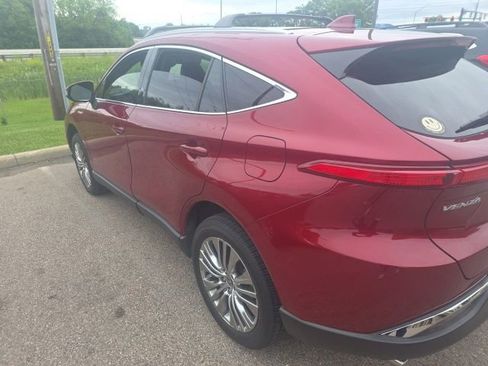 Used 2021 Toyota Venza Limited AWD/4WD image 2