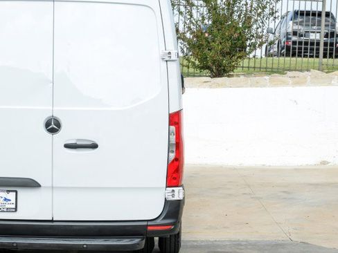 Used 2021 Mercedes-Benz Sprinter 3500 image 36