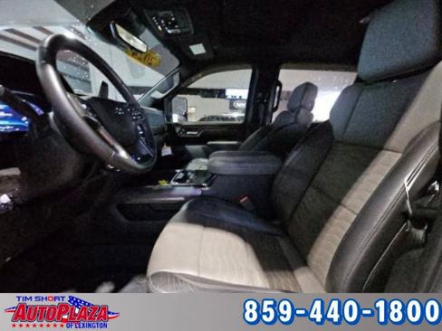 Used 2024 Chevrolet Silverado 2500 ZR2 w/ Technology Package image 2