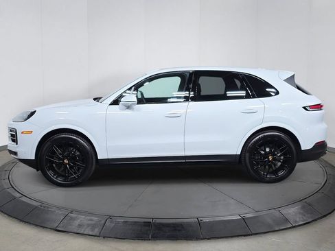 Certified 2025 Porsche Cayenne AWD/4WD image 2