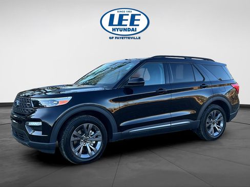 Used 2023 Ford Explorer XLT w/ Equipment Group 202A image 8