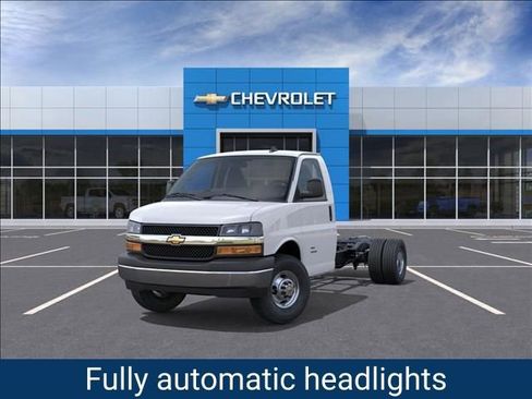 New 2025 Chevrolet Express 4500 w/ Power Convenience Package image 9