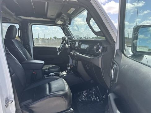 Used 2021 Jeep Wrangler Unlimited Sahara image 29