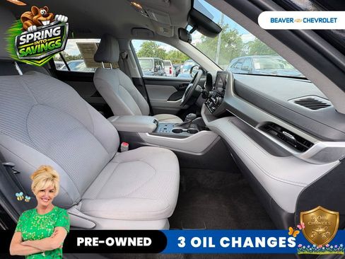 Used 2023 Toyota Highlander L FWD image 23