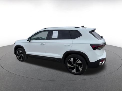 Used 2025 Volkswagen Taos SE image 10