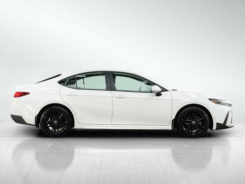 Used 2025 Toyota Camry SE AWD/4WD image 6
